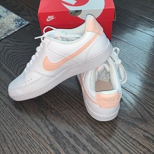 NEW! NIKE COURT VISION LOW SZ 11 Women’s